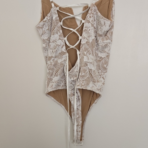 Lulu's Cream Lace Bodysuit - Picture 8 of 10